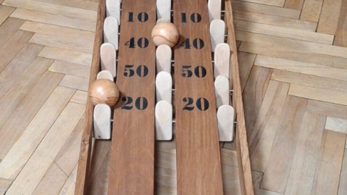Click Ball von vorn – beide Bahnen mit den Punktfeldern und den umklappbaren Zungen