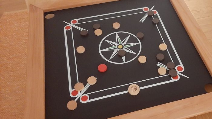 Carrom – Ansicht 1